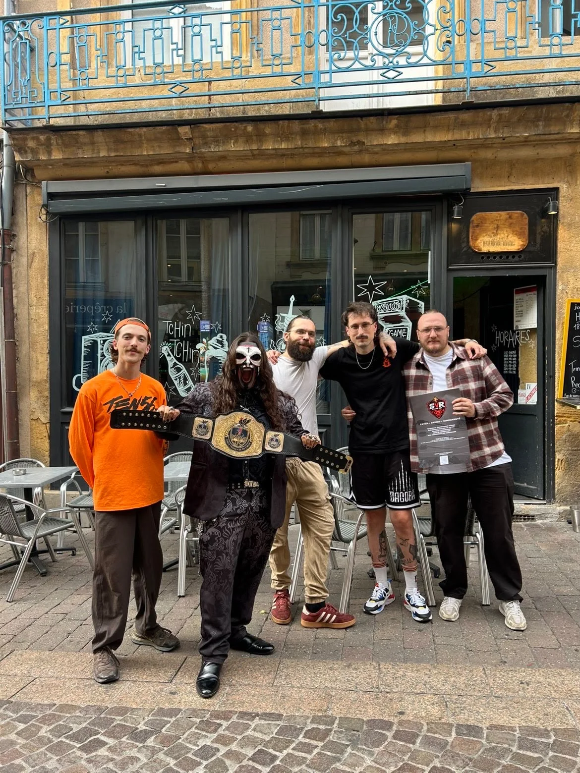 L'équipe devant le Bonfire, à Metz